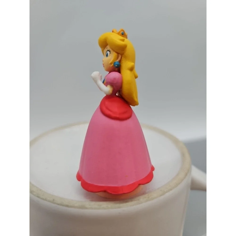 Nintendo Mario Princess Peach Figure 2